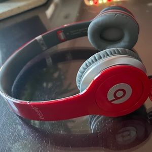 Red beats